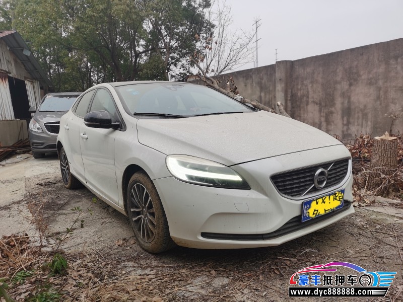 18年沃尔沃V40轿车抵押车出售