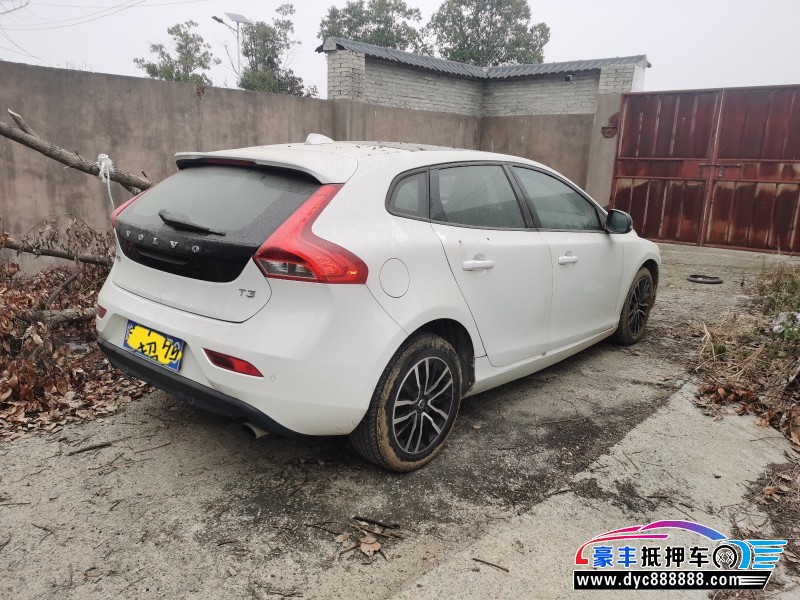 18年沃尔沃V40轿车抵押车出售