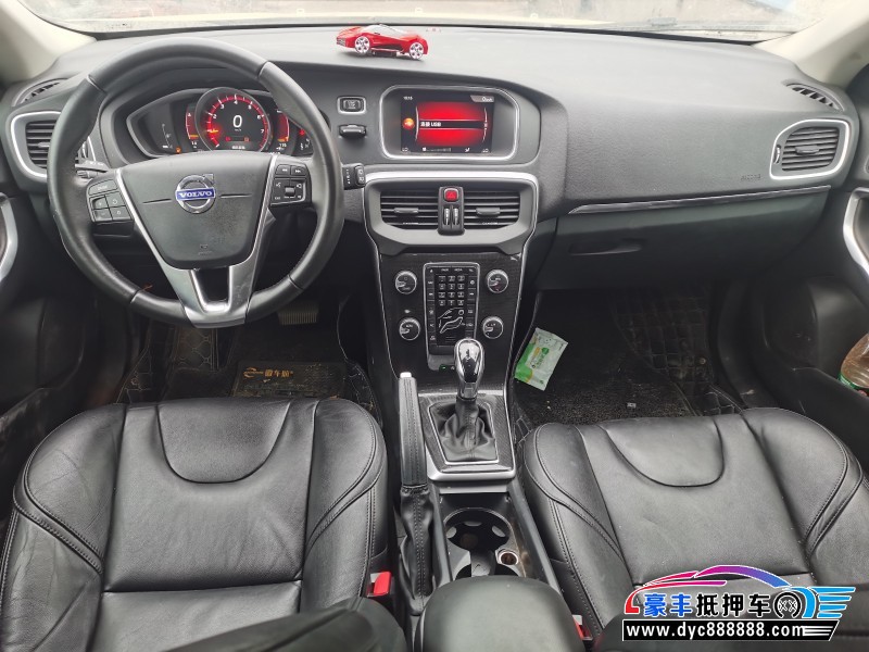18年沃尔沃V40轿车抵押车出售