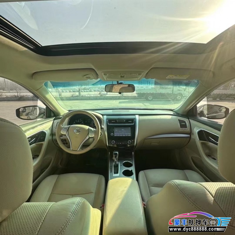 17年日产天籁轿车抵押车出售