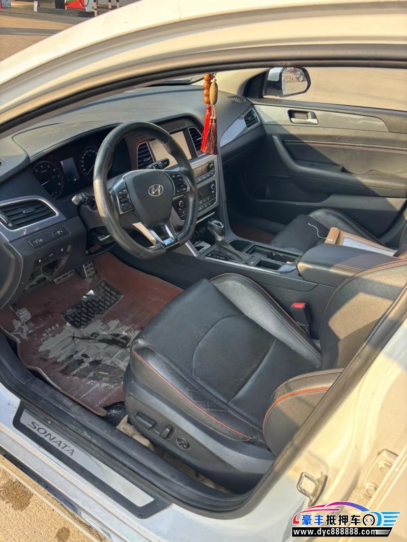 16年现代索纳塔轿车抵押车出售