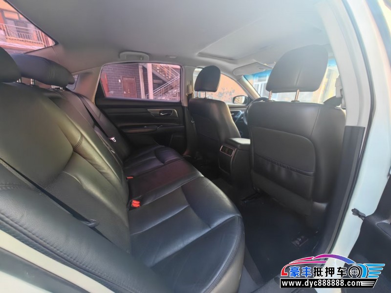 15年日产天籁轿车抵押车出售