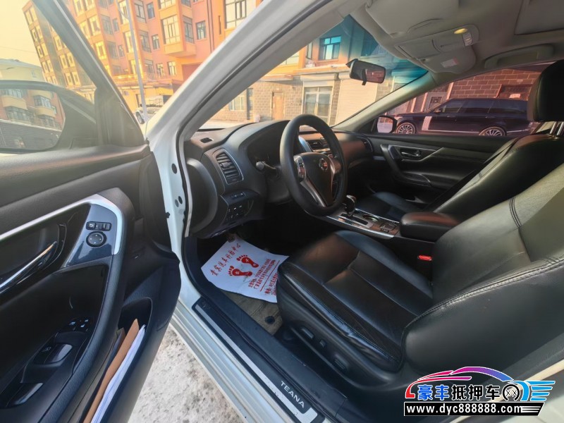 15年日产天籁轿车抵押车出售