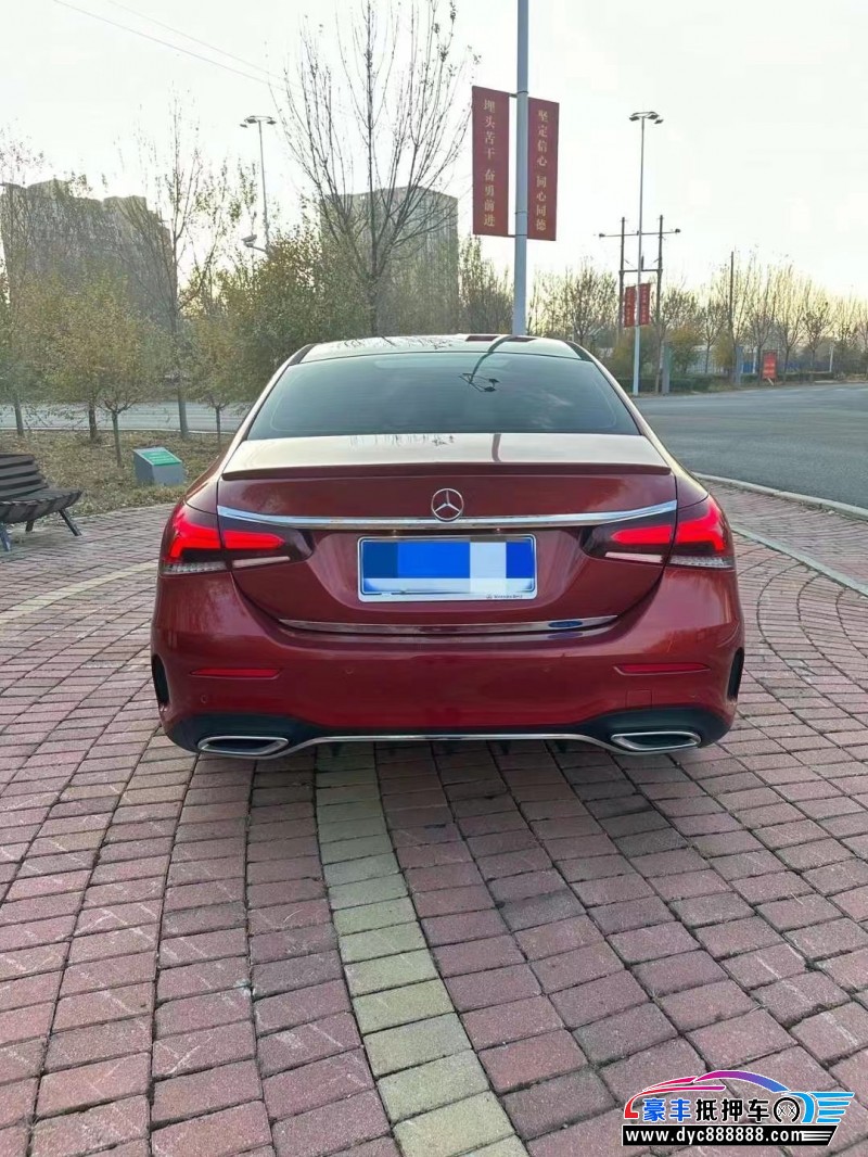 19年奔驰A轿车抵押车出售
