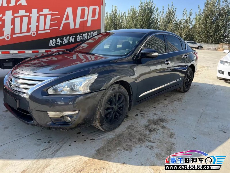 13年日产天籁轿车抵押车出售