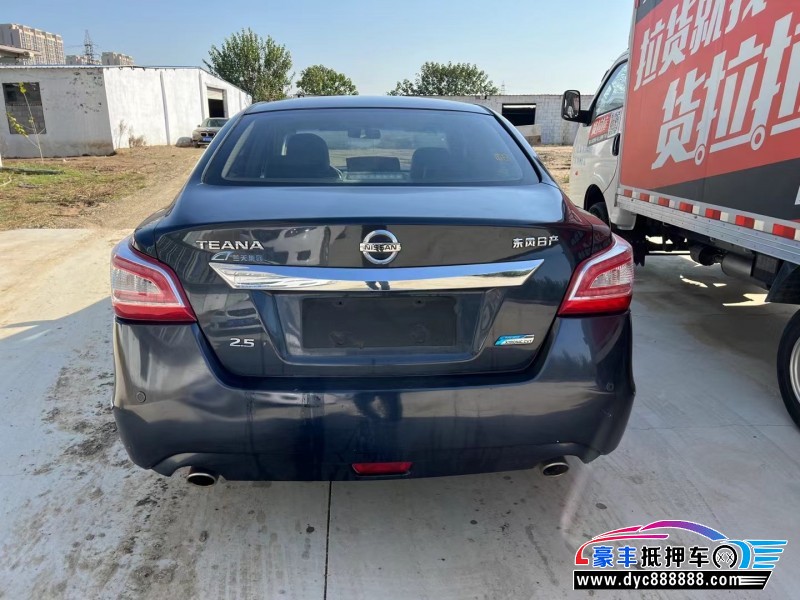 13年日产天籁轿车抵押车出售