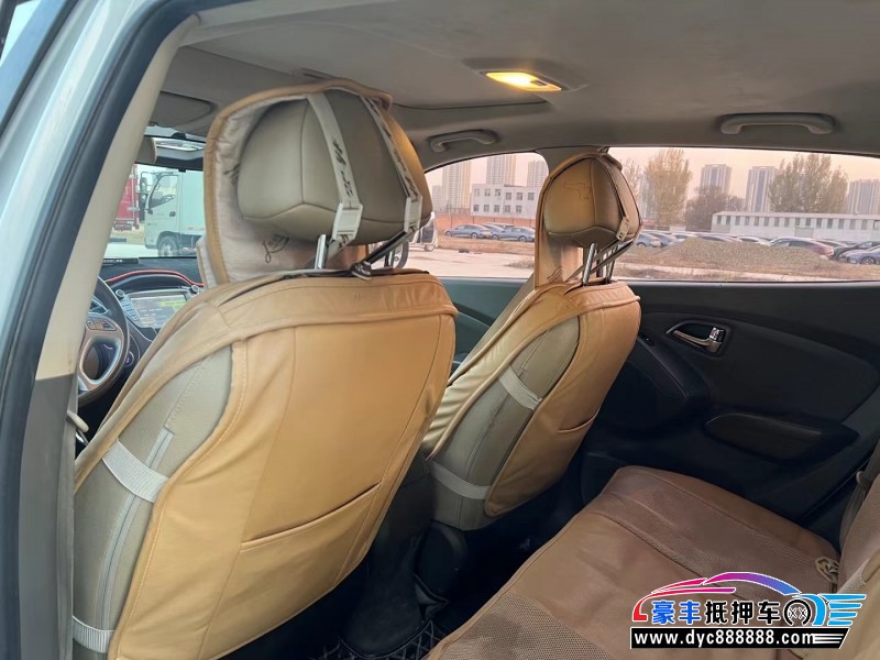 13年现代ix35轿车抵押车出售