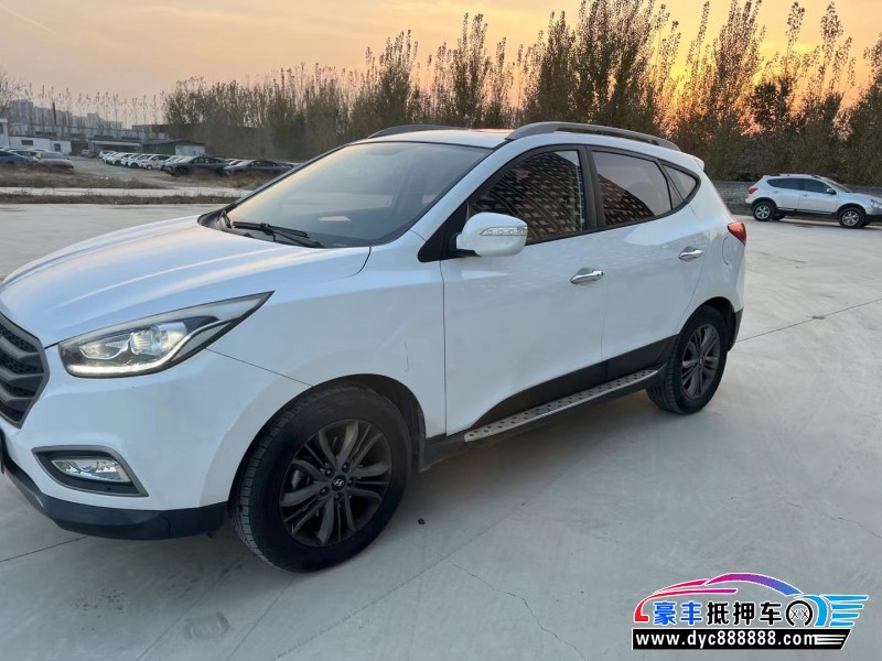 13年现代ix35轿车抵押车出售