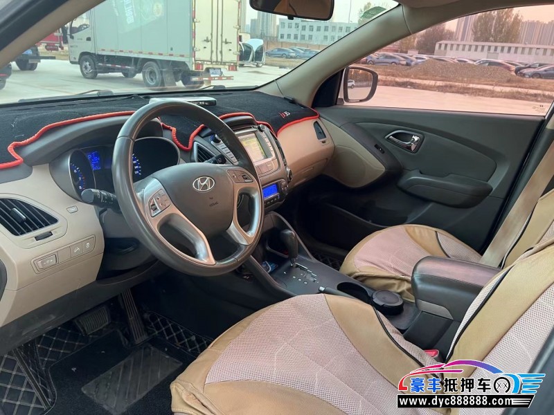 13年现代ix35轿车抵押车出售