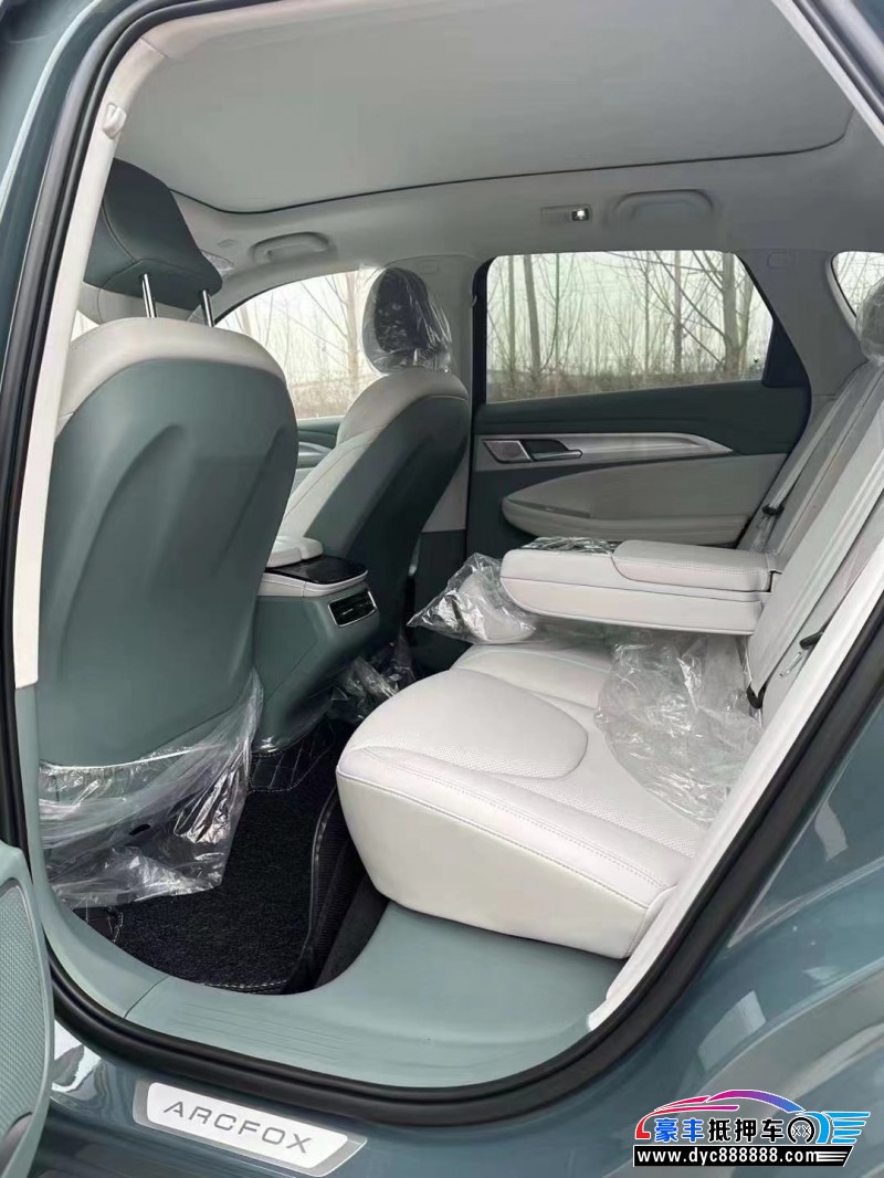 23年极狐阿尔法T轿车抵押车出售