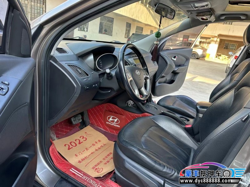 16年现代ix35轿车抵押车出售