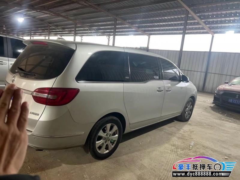 15年别克GL8轿车抵押车出售