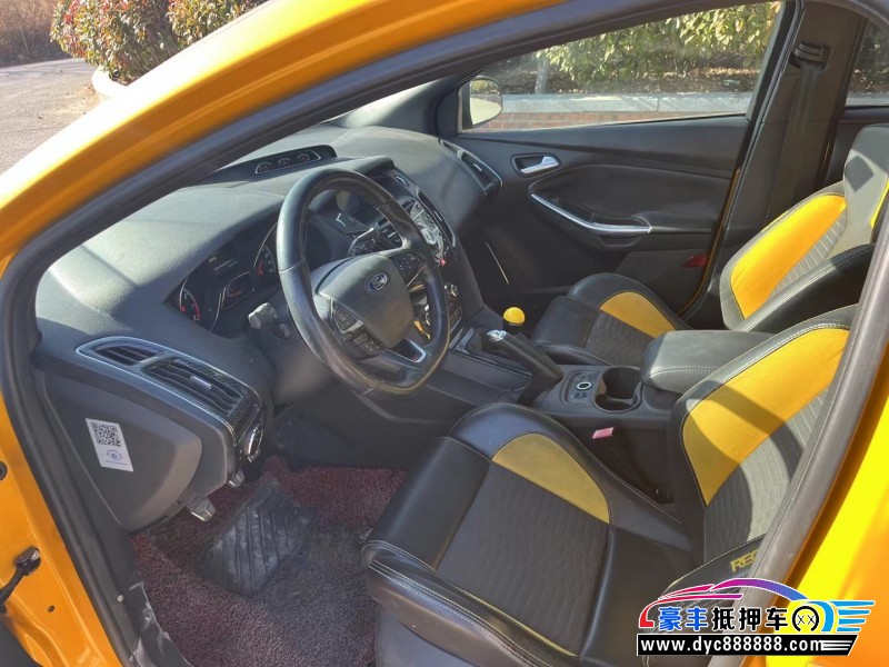 15年福特福克斯轿车抵押车出售