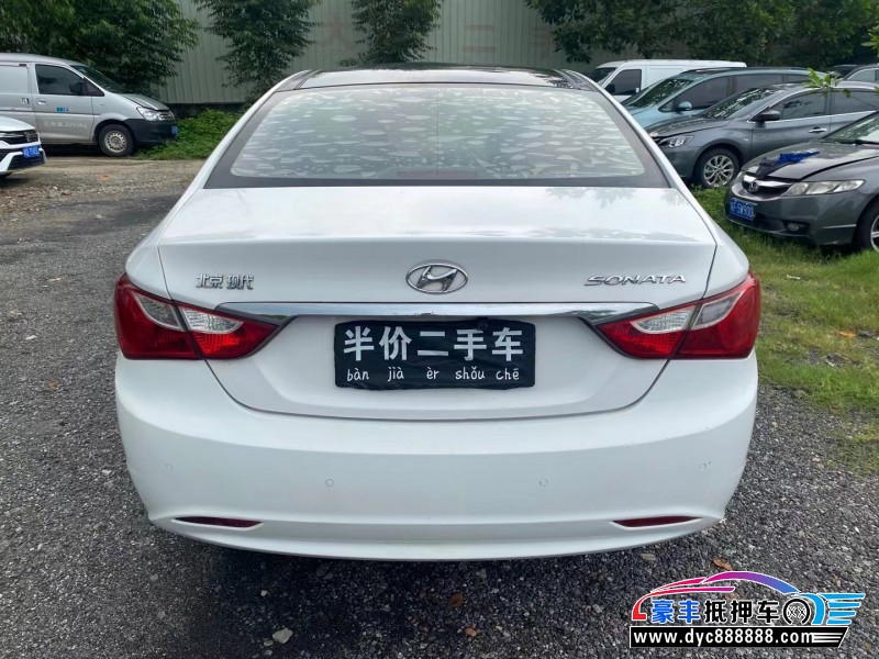 12年现代索纳塔轿车抵押车出售