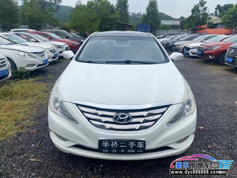 12年现代索纳塔轿车抵押车出售