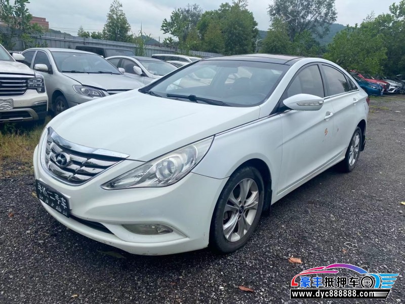 12年现代索纳塔轿车抵押车出售