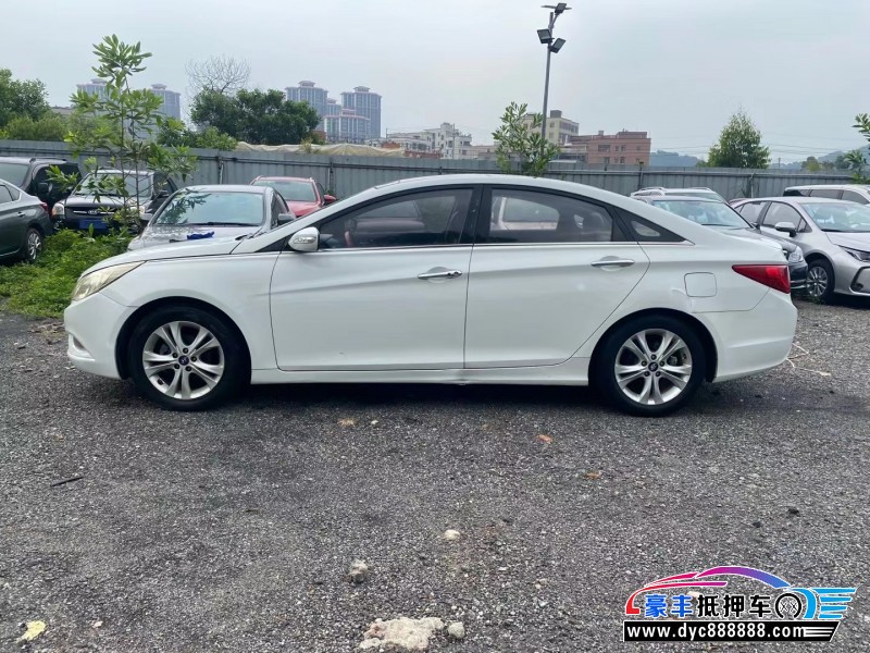 12年现代索纳塔轿车抵押车出售