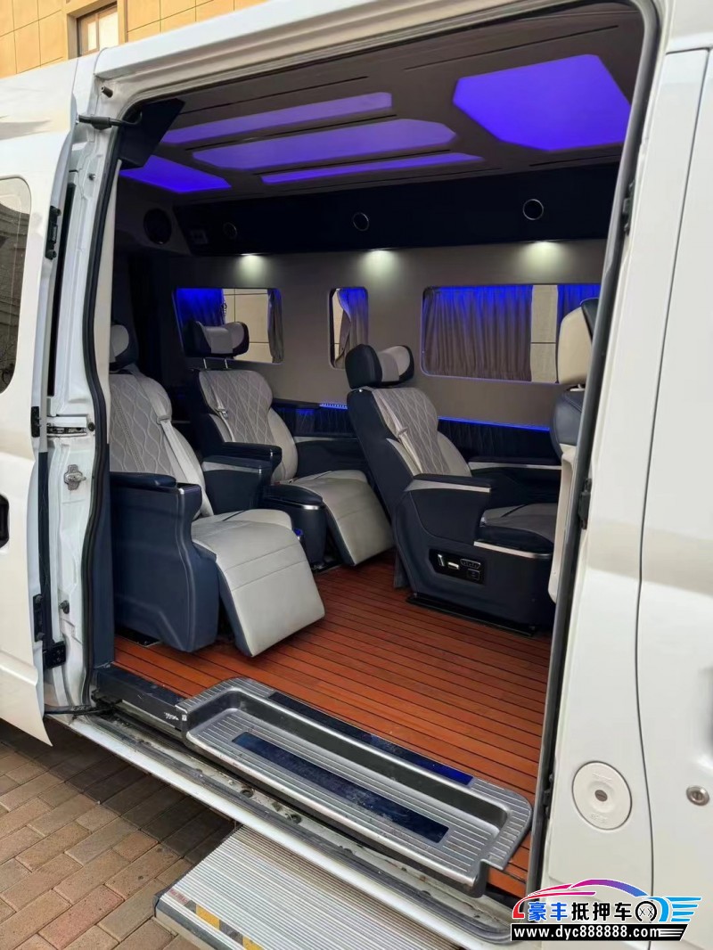 21年上汽大通V80轿车抵押车出售