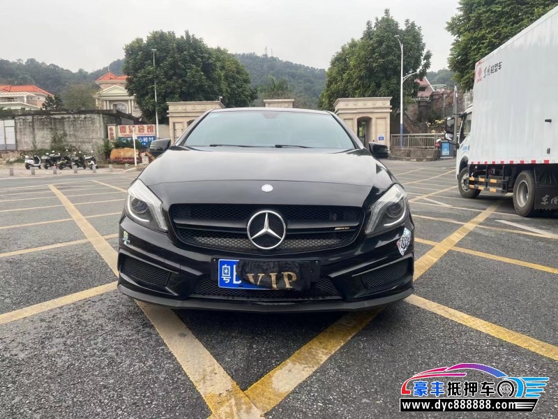 17年奔驰A轿车抵押车出售