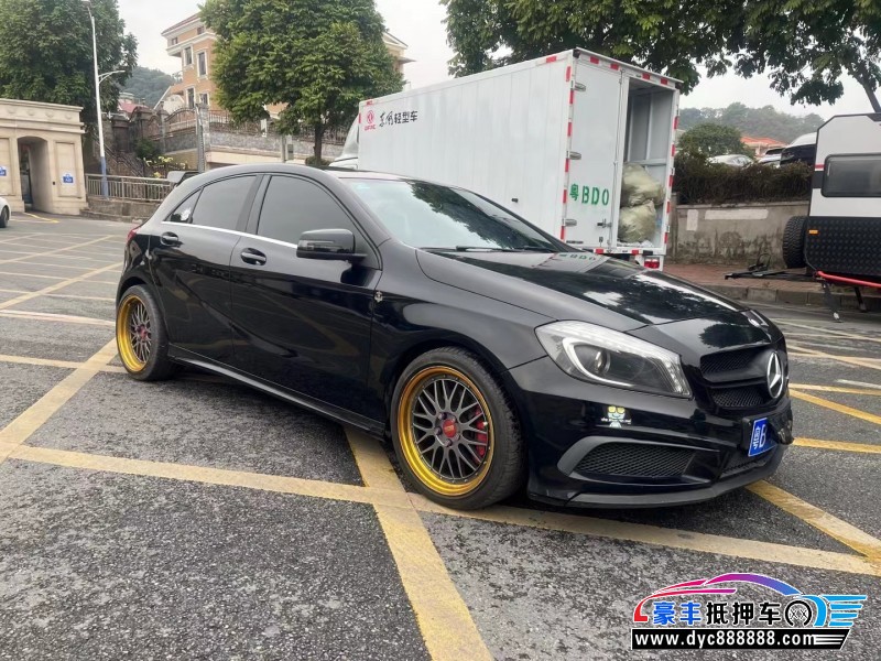 17年奔驰A轿车抵押车出售