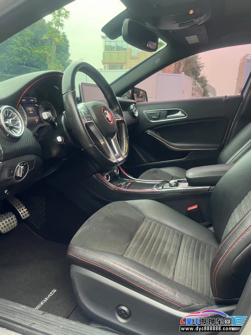 17年奔驰A轿车抵押车出售