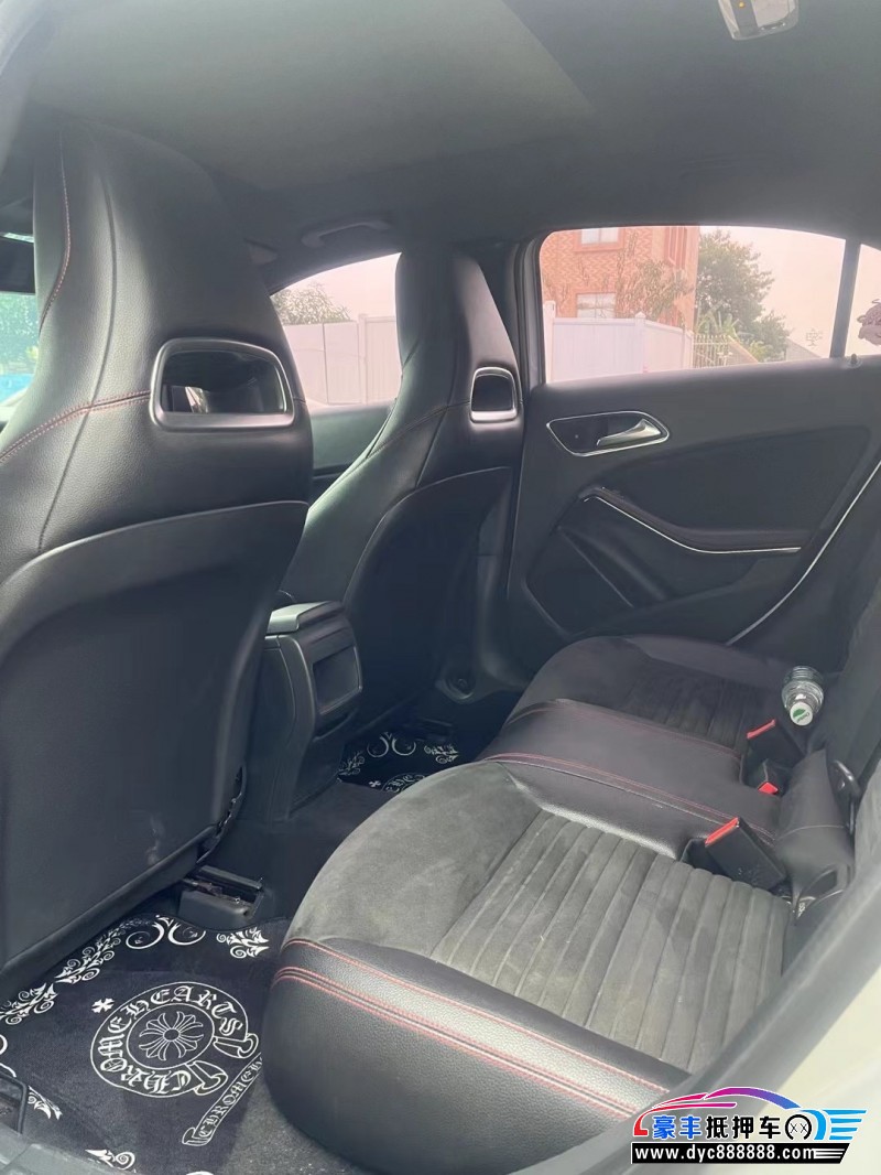 17年奔驰A轿车抵押车出售