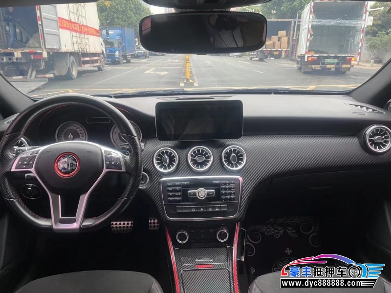 17年奔驰A轿车抵押车出售