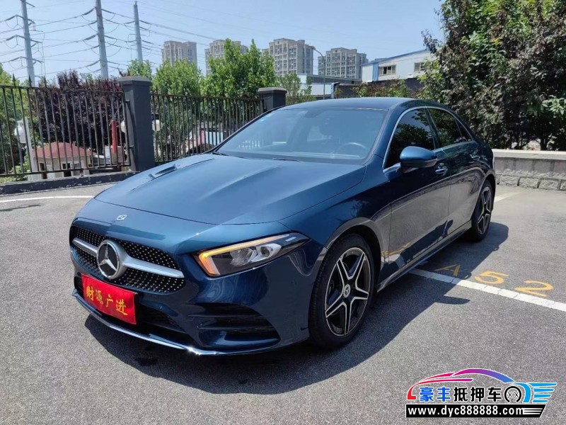 19年奔驰A轿车抵押车出售