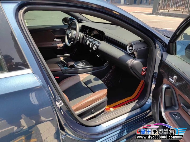 19年奔驰A轿车抵押车出售