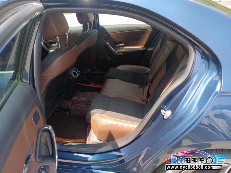 19年奔驰A轿车抵押车出售