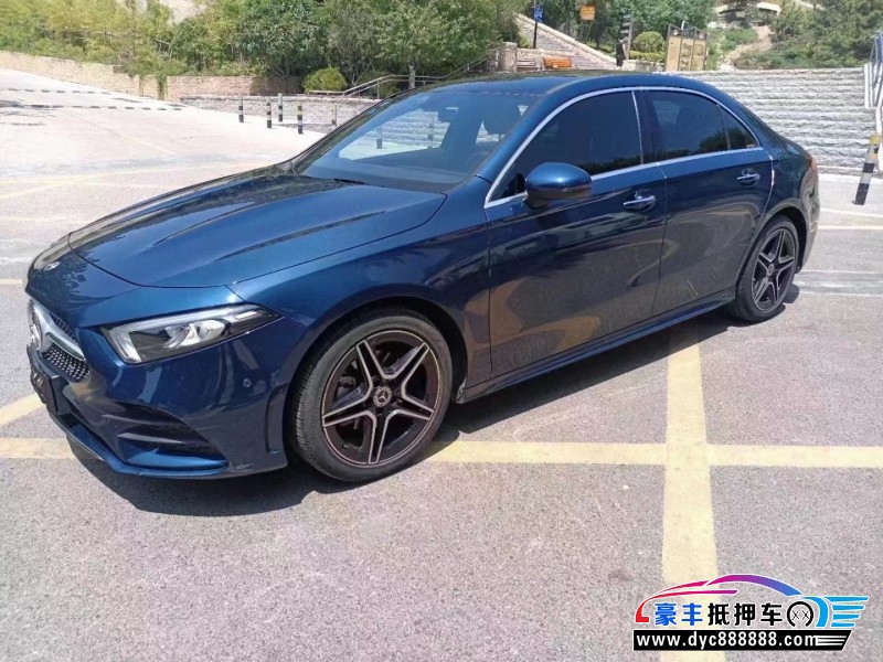 19年奔驰A轿车抵押车出售