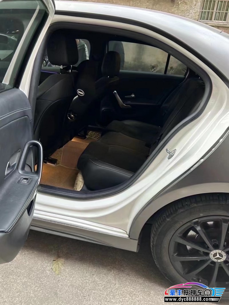 20年奔驰A轿车抵押车出售