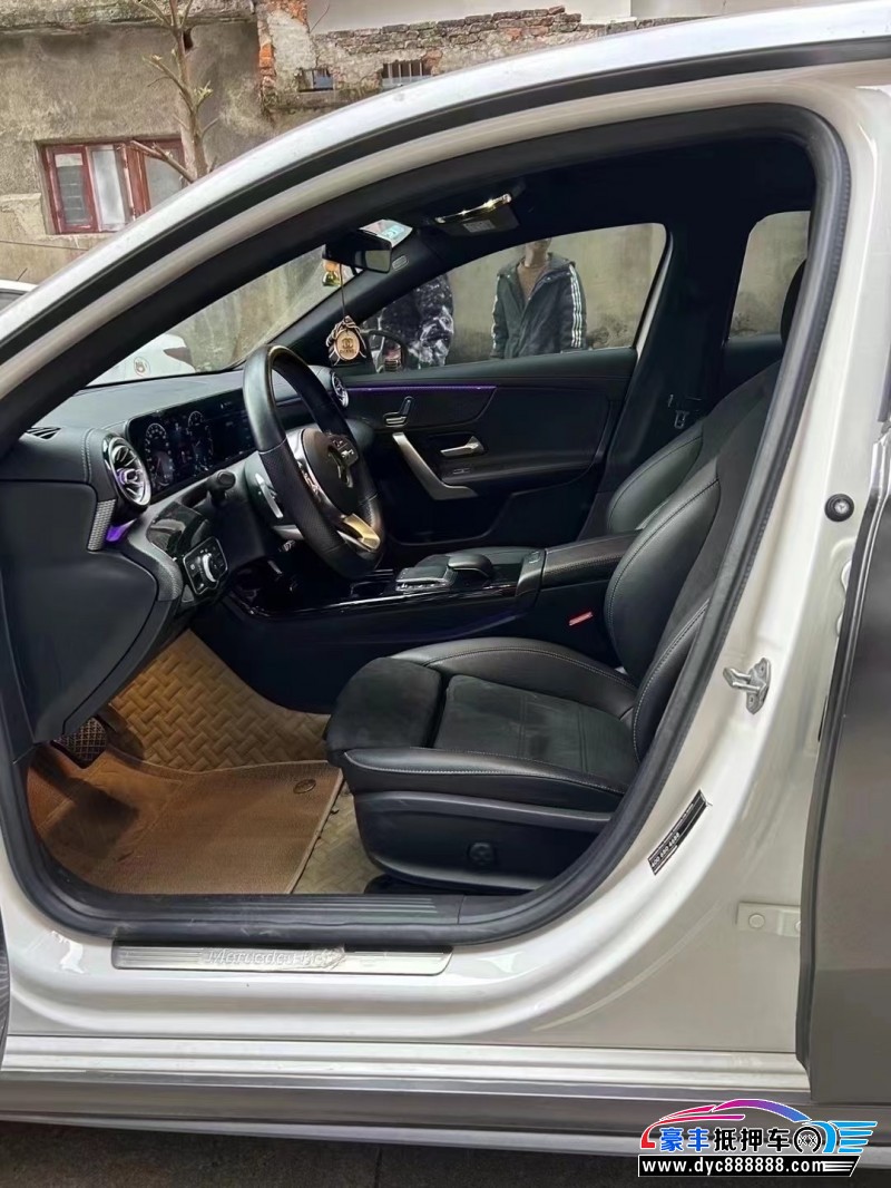 20年奔驰A轿车抵押车出售