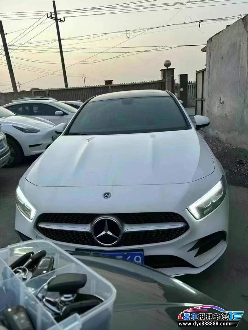 23年奔驰A轿车抵押车出售