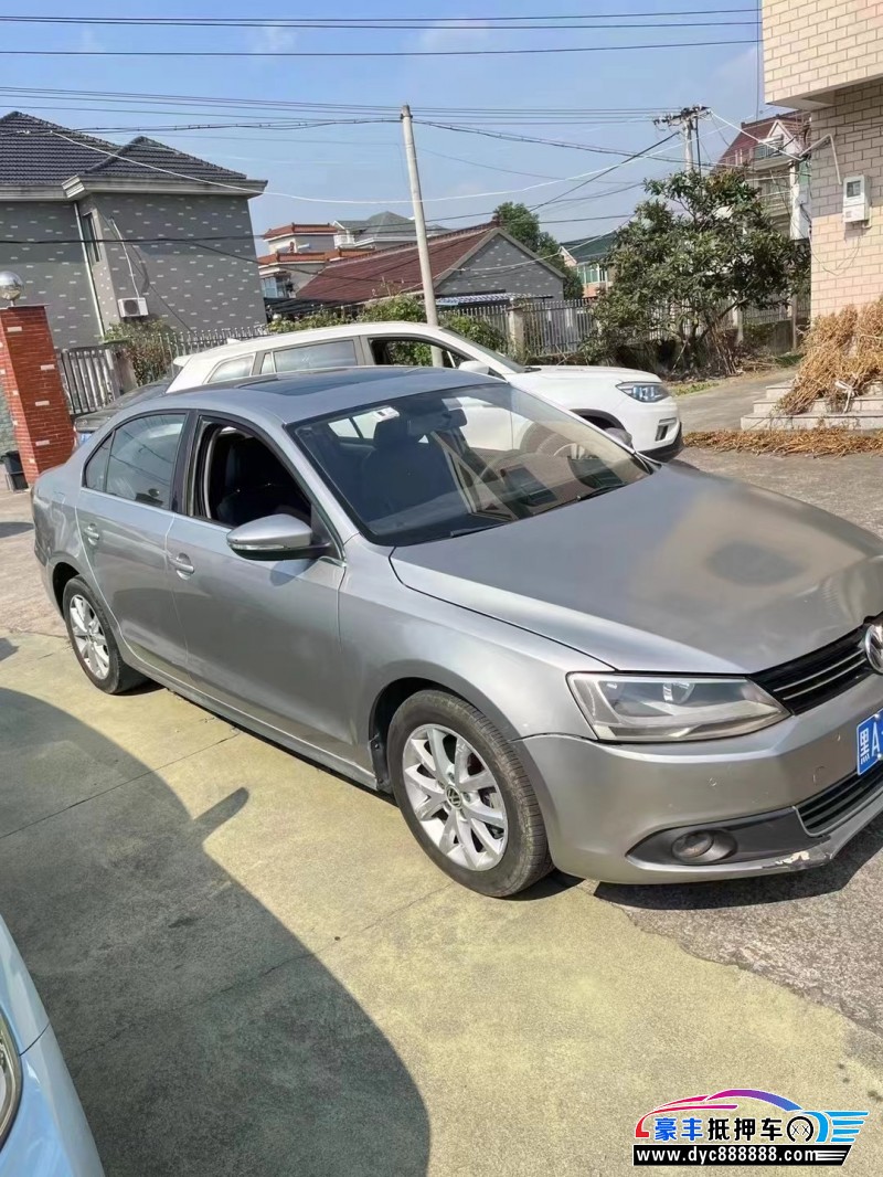 13年大众速腾轿车抵押车出售