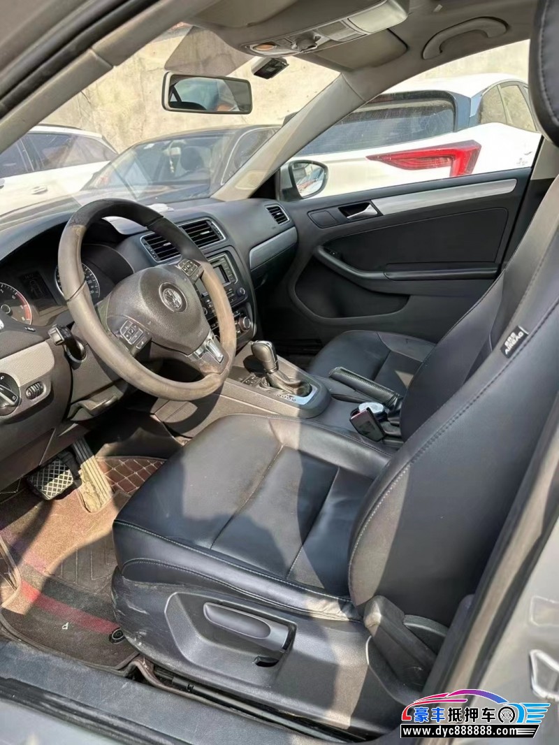 13年大众速腾轿车抵押车出售