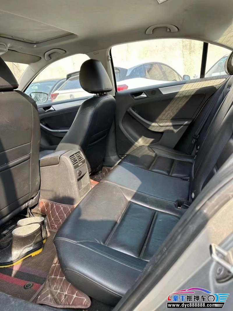 13年大众速腾轿车抵押车出售