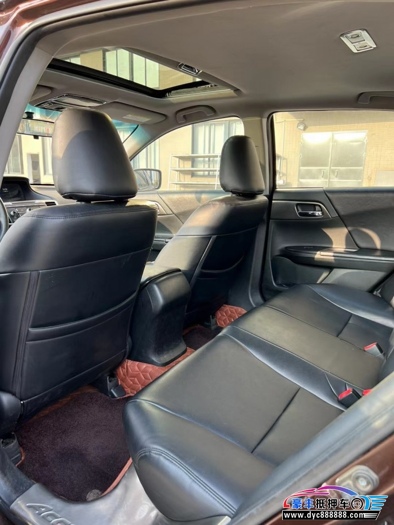 16年本田雅阁轿车抵押车出售