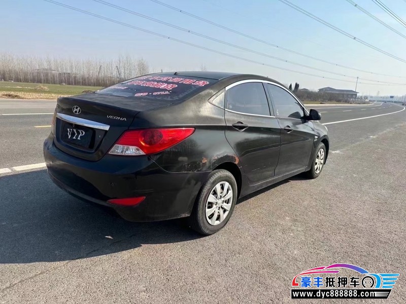 12年现代瑞纳轿车抵押车出售