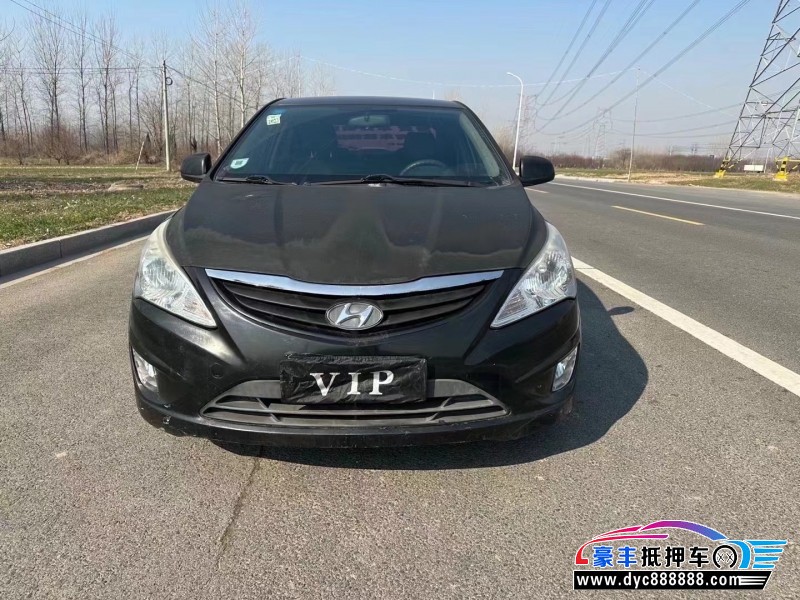 12年现代瑞纳轿车抵押车出售