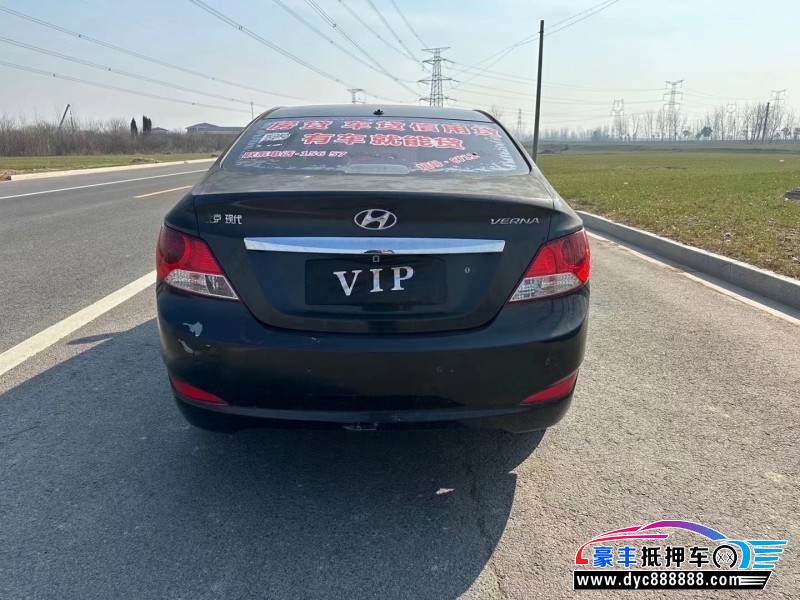 12年现代瑞纳轿车抵押车出售