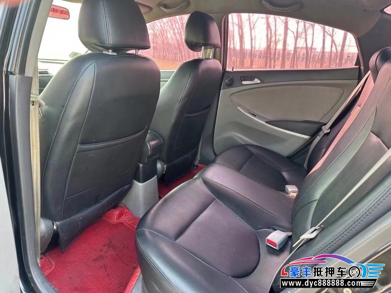 12年现代瑞纳轿车抵押车出售