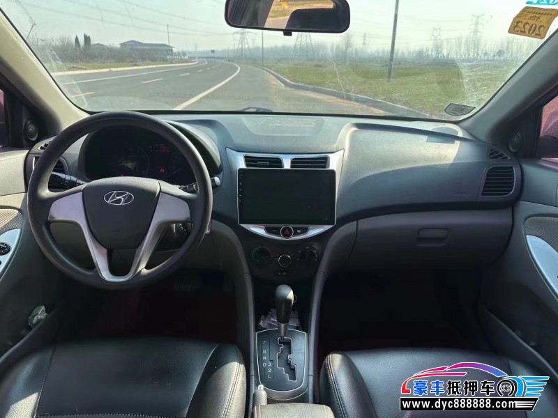 12年现代瑞纳轿车抵押车出售