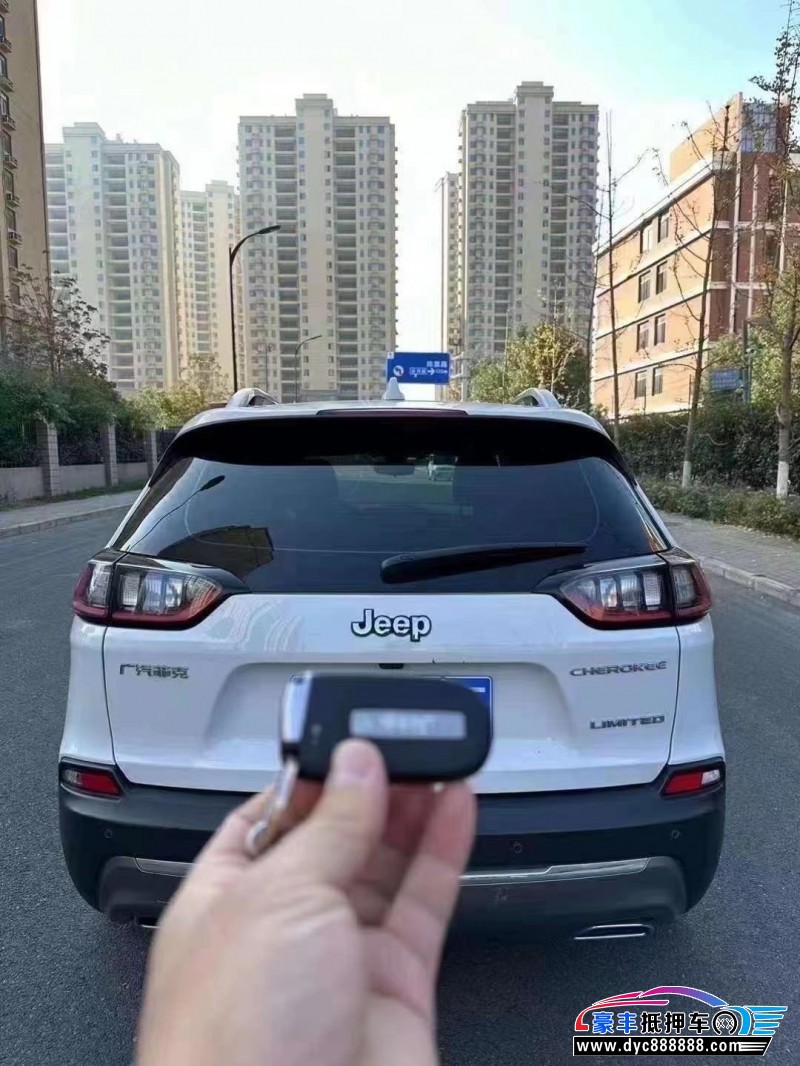 20年Jeep自由光轿车抵押车出售