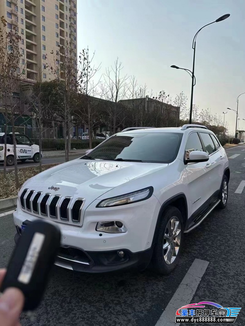 17年Jeep自由光轿车抵押车出售