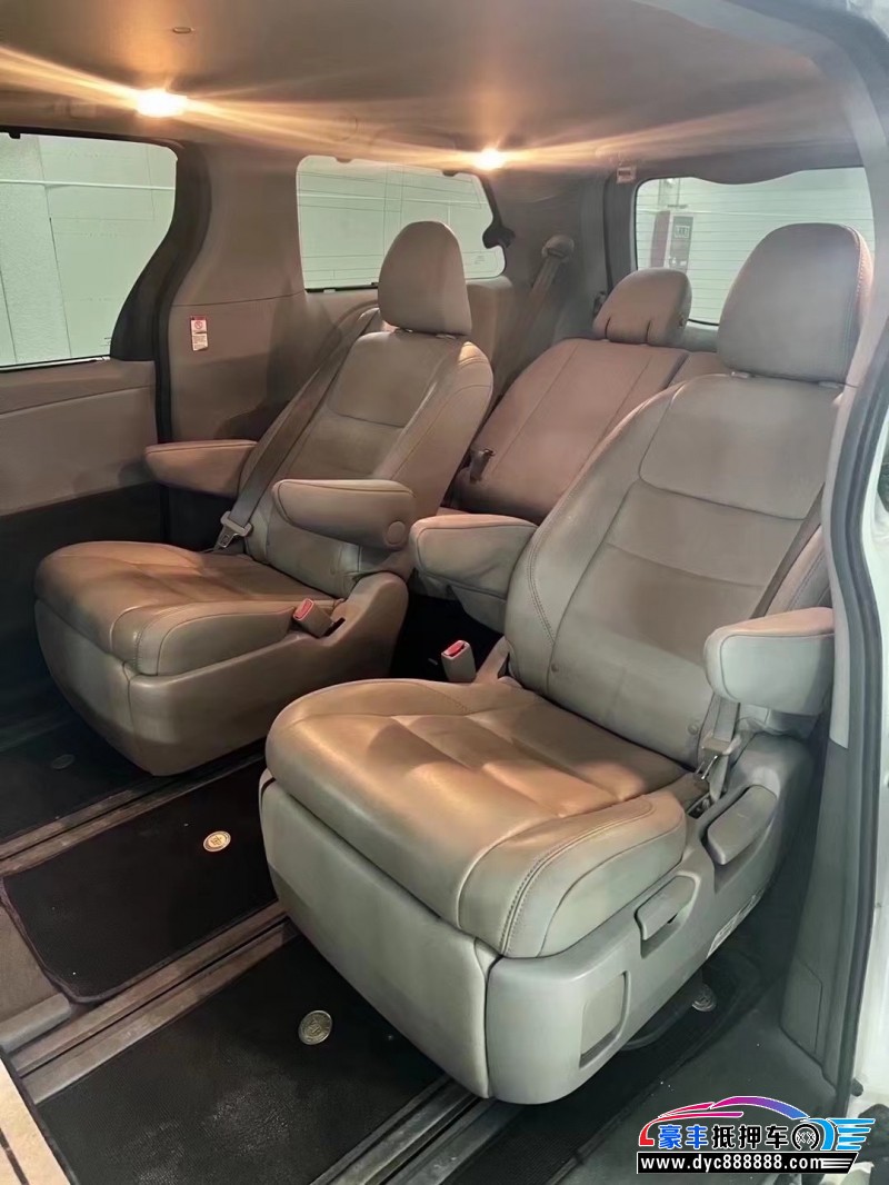 17年丰田塞纳轿车抵押车出售