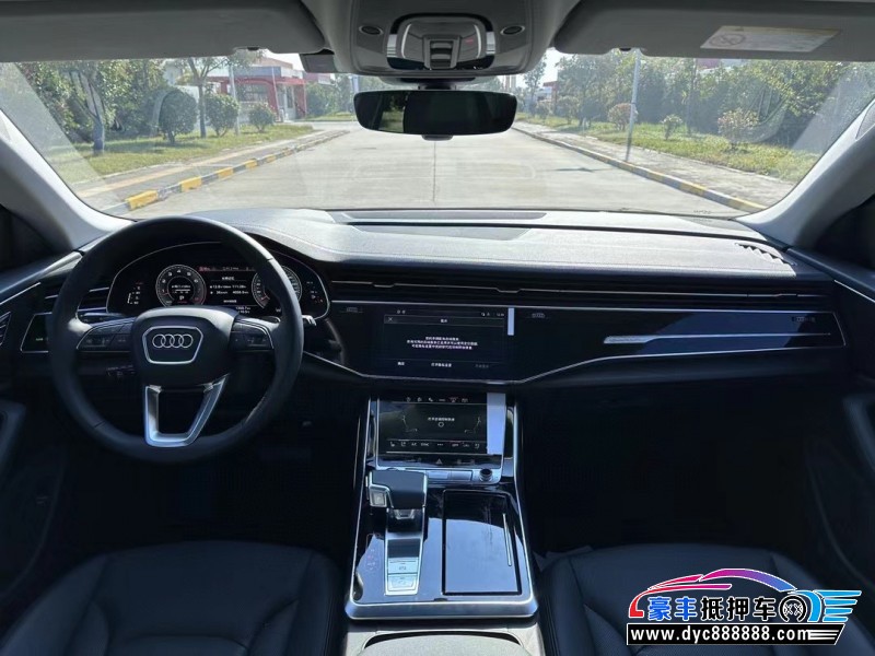 23年奥迪Q8轿车抵押车出售
