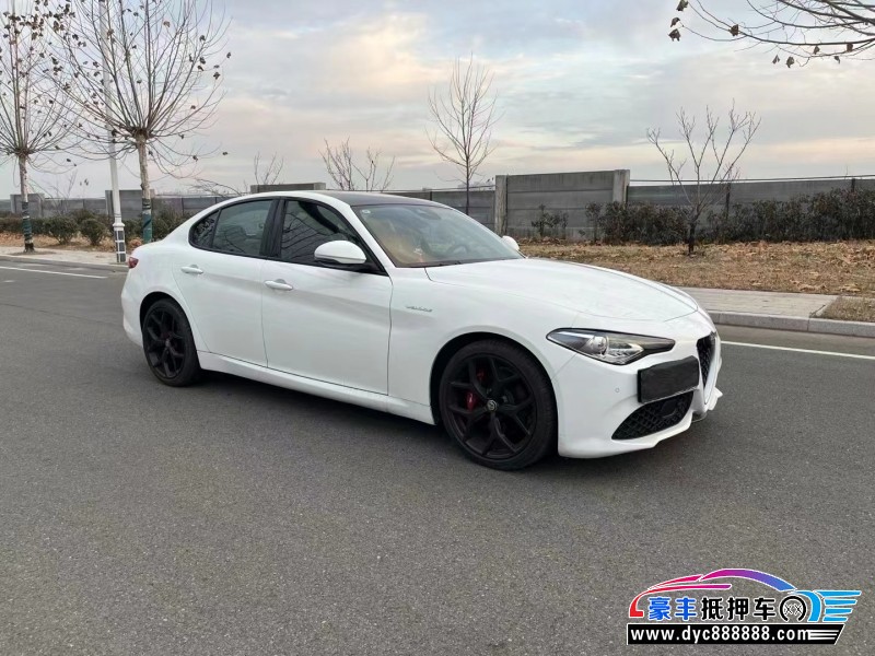 21年阿尔法·罗密欧Giulia轿车抵押车出售