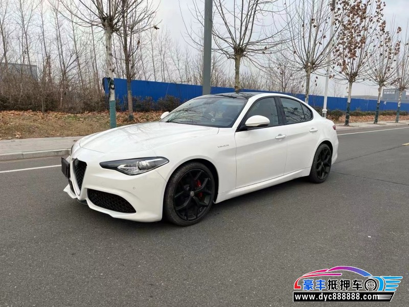 21年阿尔法·罗密欧Giulia轿车抵押车出售