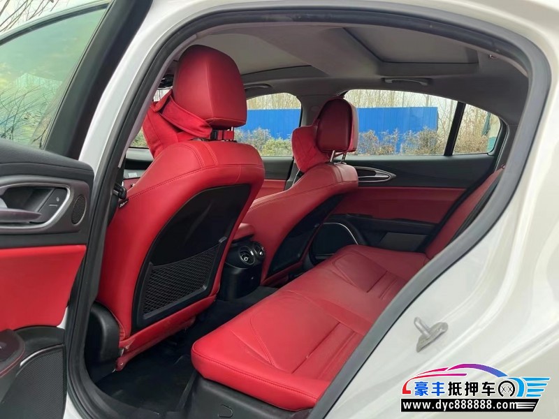 21年阿尔法·罗密欧Giulia轿车抵押车出售